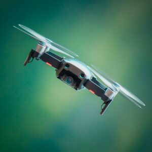Na jaką wysokość latają drony?