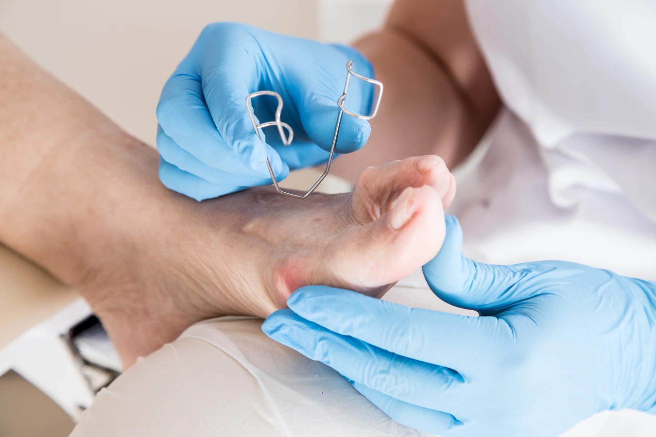 Podologia, czyli jak pozbyć się problemów ze stopami?